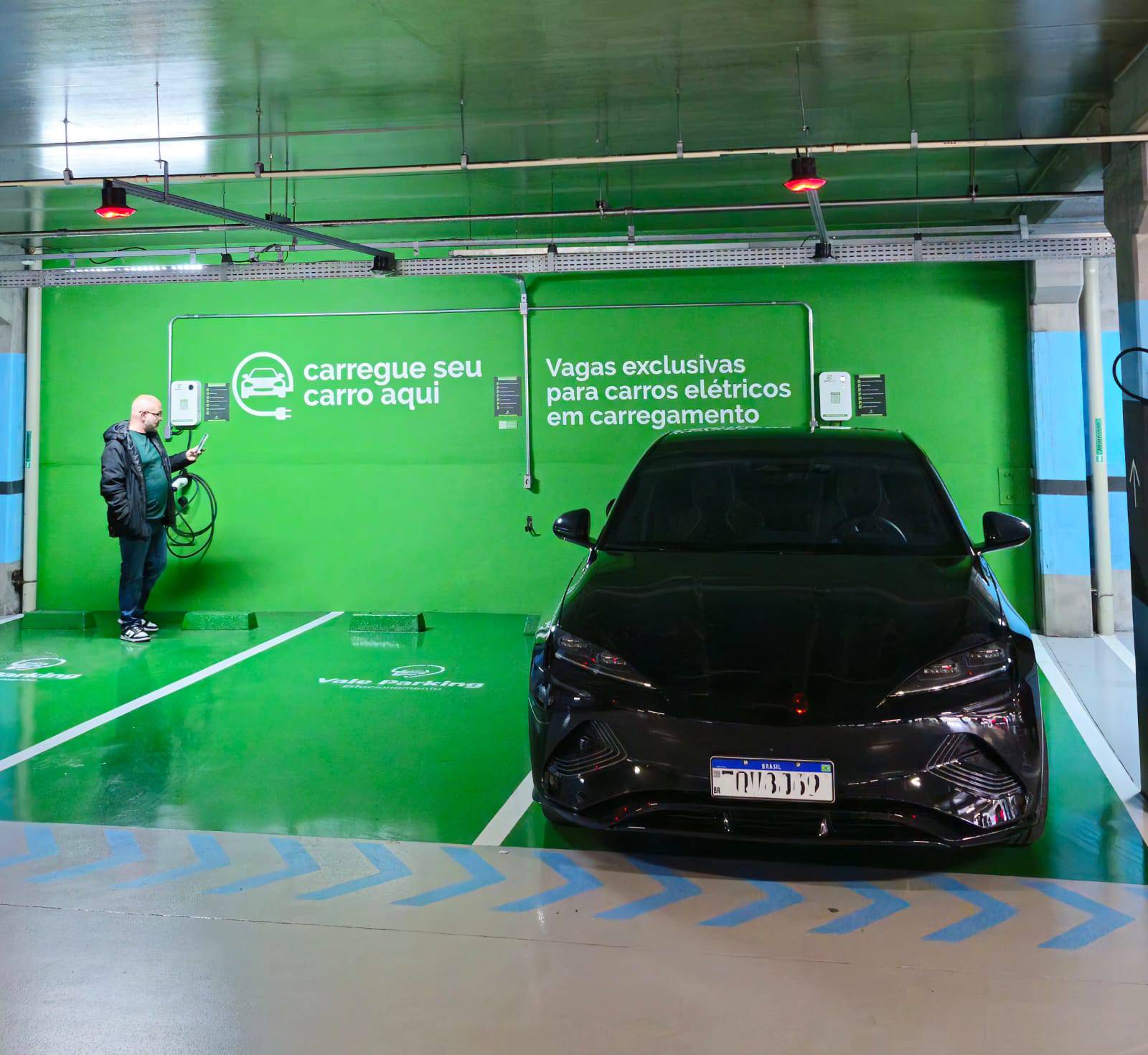 Vagas exclusivas para carros elétricos no Vale Parking, Novo Hamburgo/RS